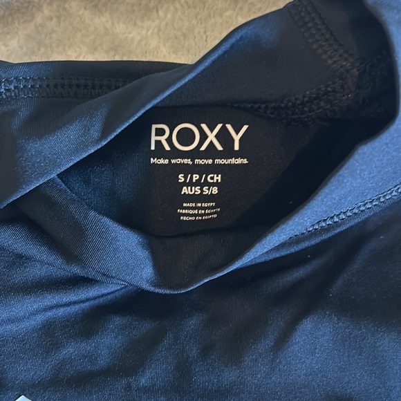 Roxy Rashguard - Picture 2 of 3